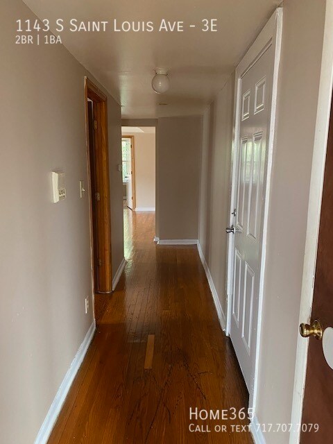 Building Photo - Amazing 2 Bedroom 1 Bathroom - Looking for...