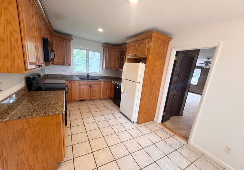 Building Photo - 2710 Academy Dr