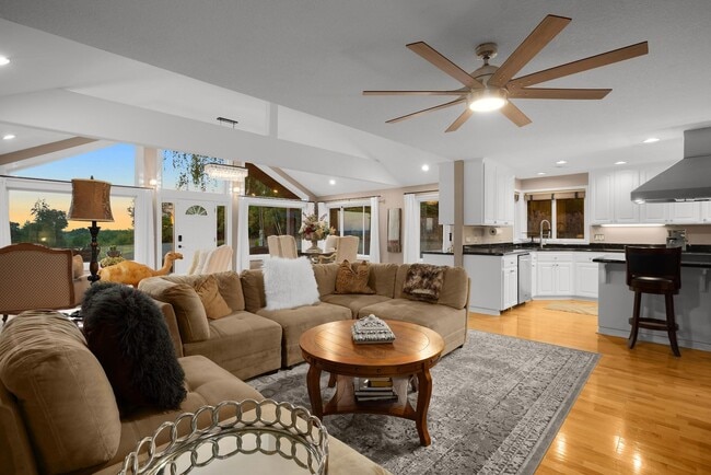 Building Photo - 3995 SW Lafollett Rd