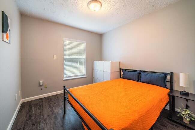 Building Photo - 4311 Tiffany Dr