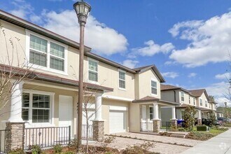 Building Photo - Townhome in Summer Flowers, Kissimmee