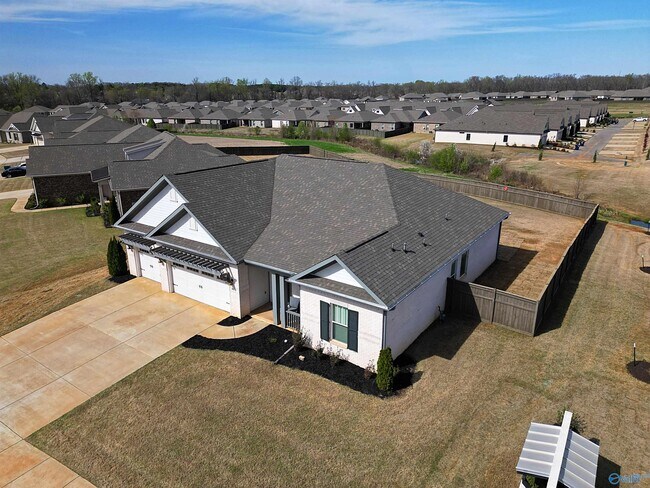 Building Photo - 401 Peach Orch Ln