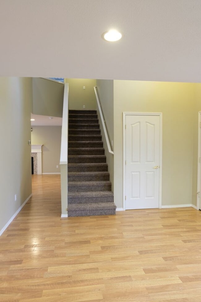 Building Photo - !!!HALF MONTH RENT FREE!!!? Beautifully Updated Home in a Peaceful, Highly Desirable Fisher’s Lan...