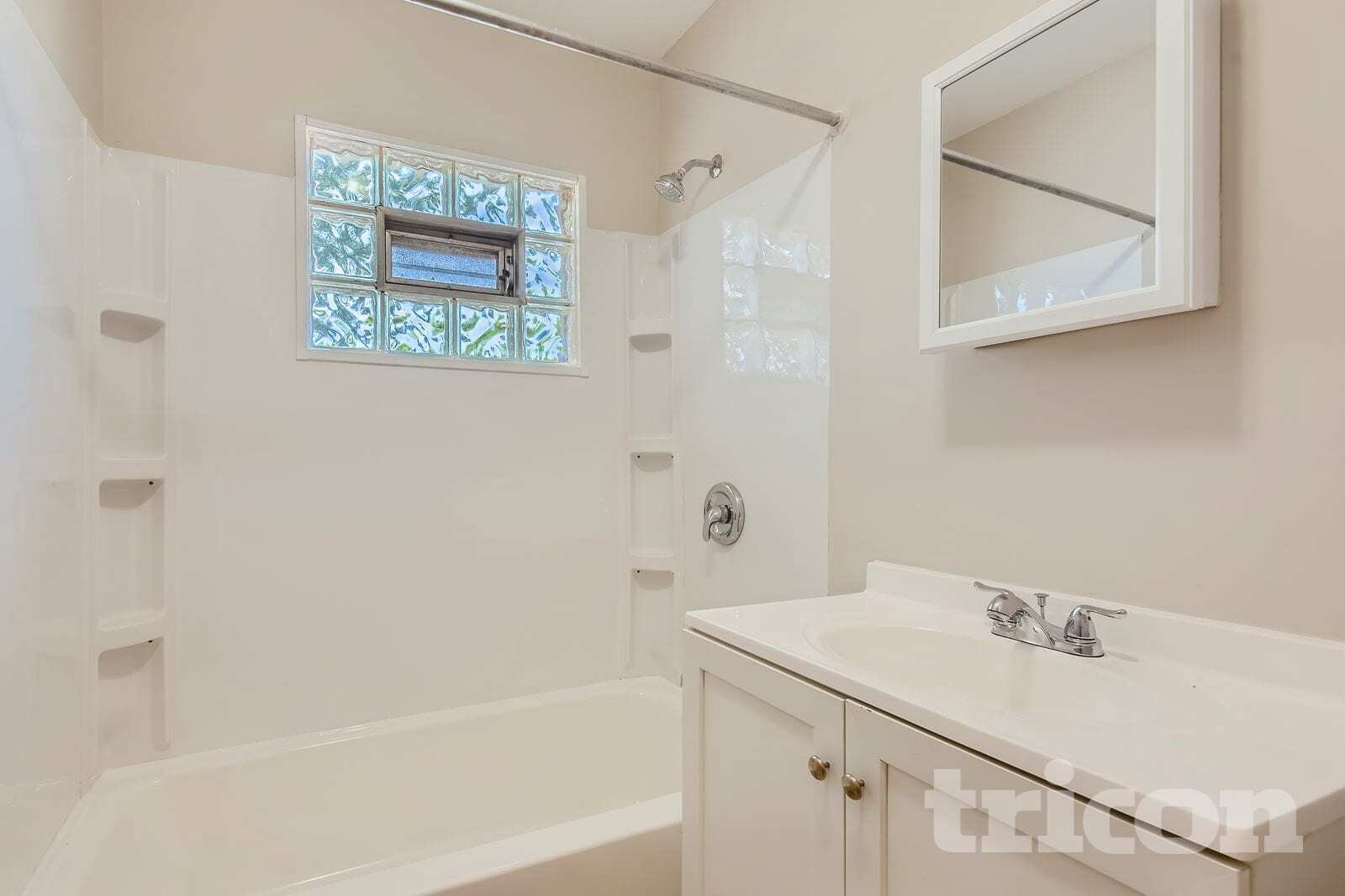 Building Photo - 612 W James St