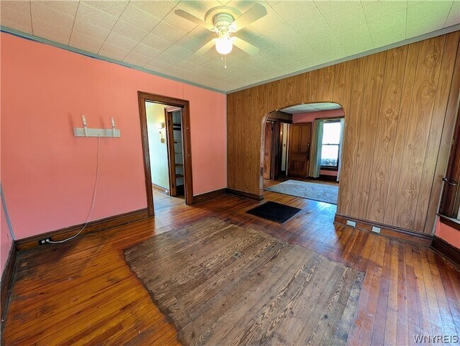 Building Photo - 325 Box Avenue Unit