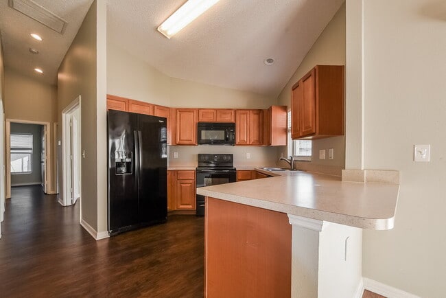 Building Photo - 70 Pine Arbor Dr