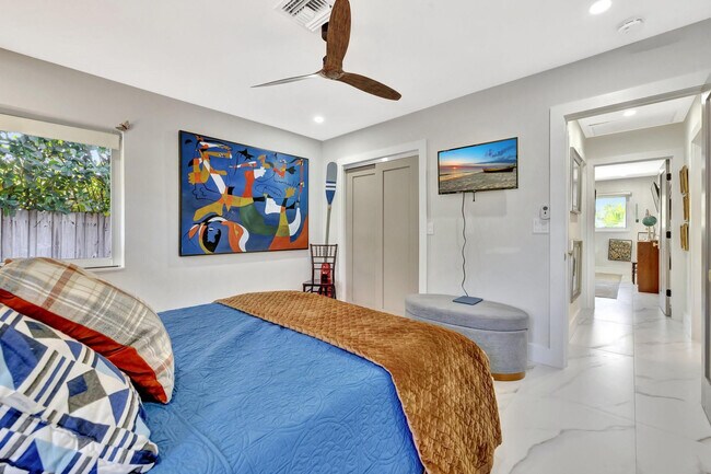 Building Photo - 1981 Coral Gardens Dr