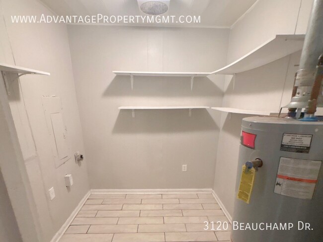 Building Photo - 3120 Beauchamp Dr