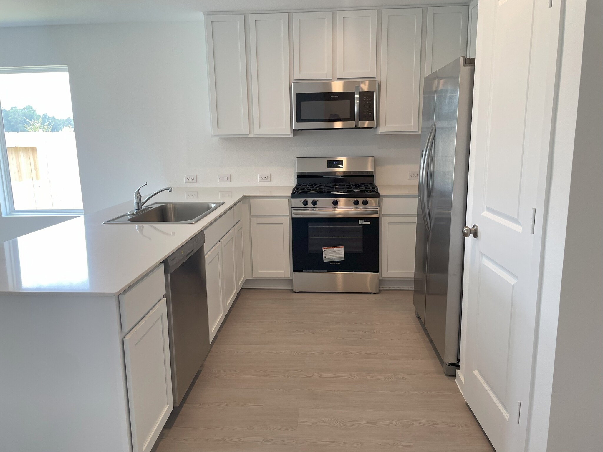 Bright, modern kitchen with all appliances included - 25665 Rose Creek Dr
