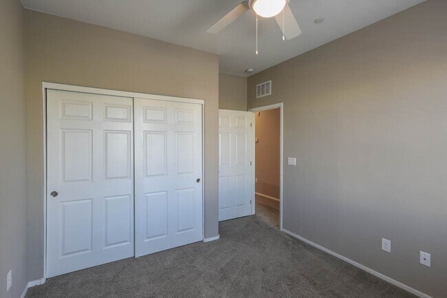 Building Photo - Beautiful Mountains Edge 3 Bedroom Townhome