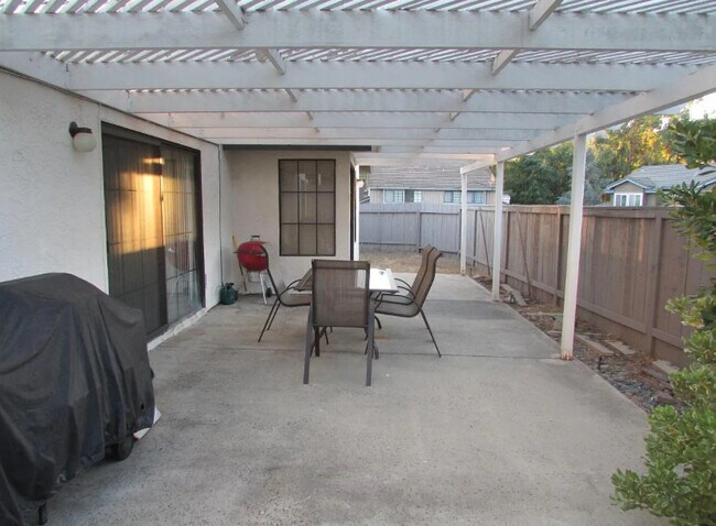 Building Photo - 10991 Matinal Cir