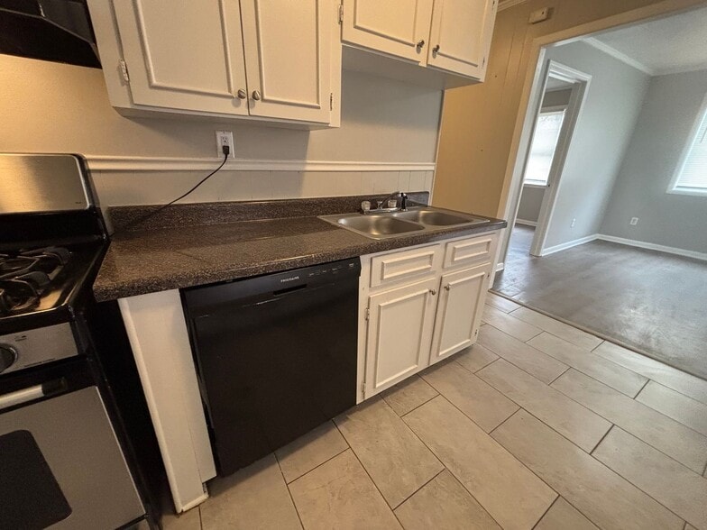 Building Photo - 837 Carrolton Rd