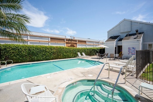 Building Photo - 260 Victoria St