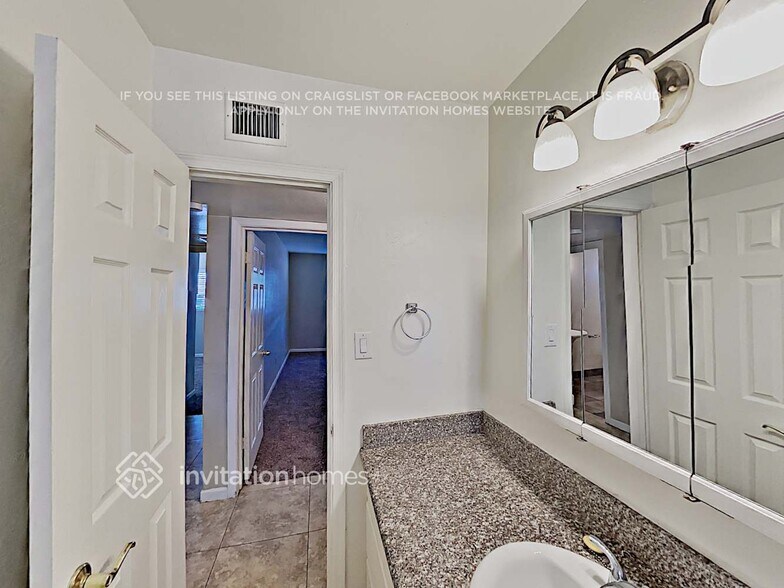 Building Photo - 231 N Harris Dr