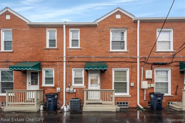 Building Photo - 699 St Clair Ave