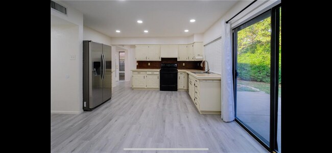 Building Photo - 6403 Apache Ct