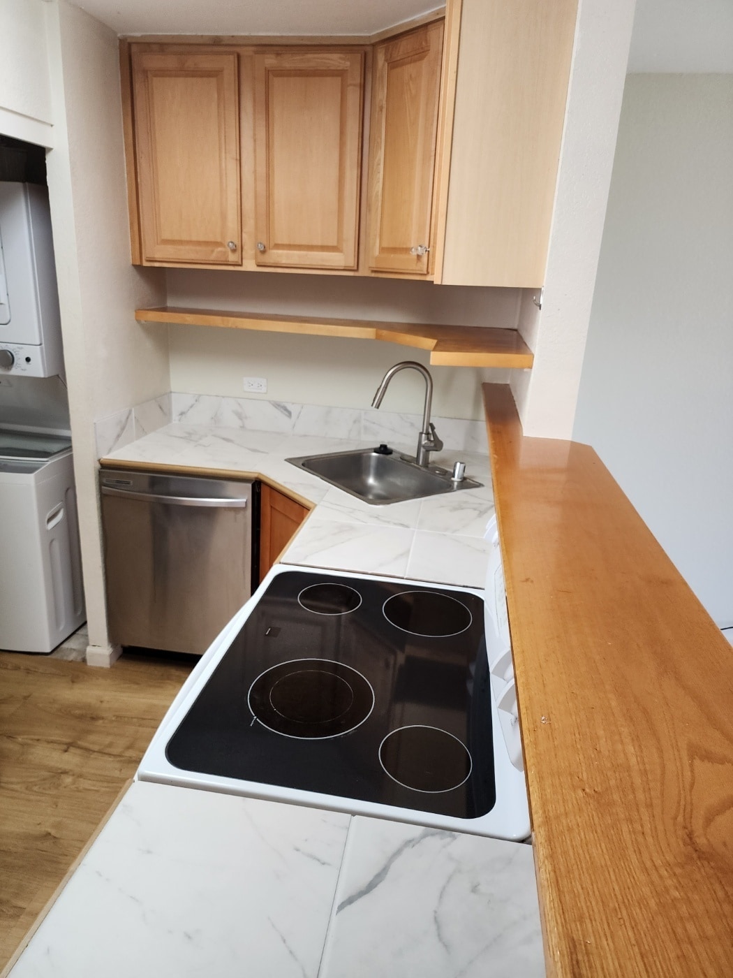 Building Photo - 320 Liliuokalani Ave