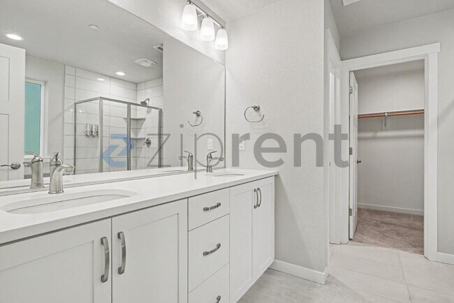 Building Photo - 8565 SW 176th Ave
