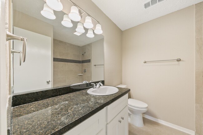 Building Photo - 1911 Highcrest Dr