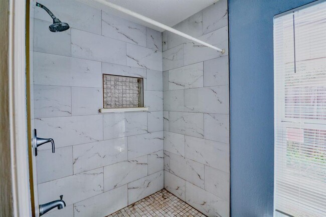 Building Photo - 6911 Pouter Dr