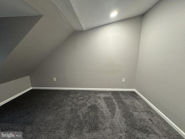 Building Photo - 146 South St