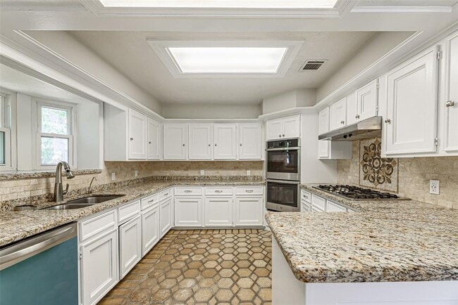 Building Photo - 102 Butlers Ct