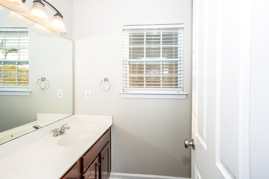Building Photo - 1418 Moss Creek Dr