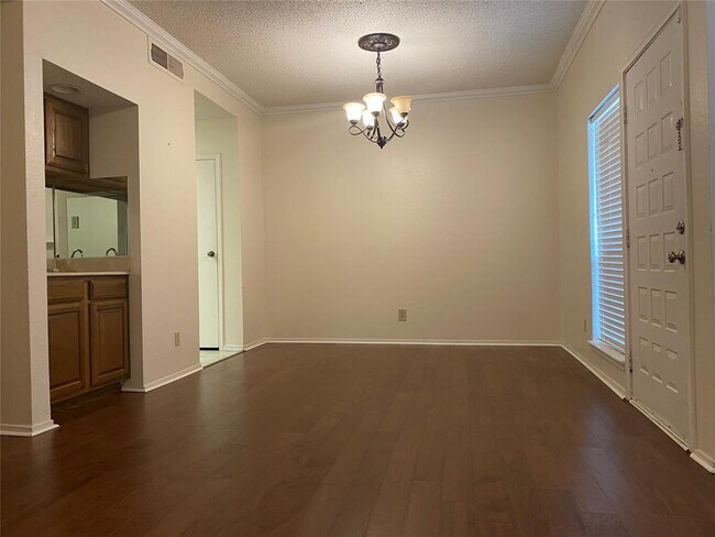 Building Photo - 921 Marine St