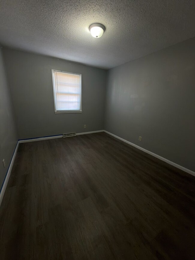 Building Photo - 747 S Nettleton Ave