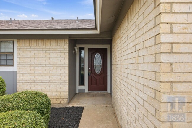 Building Photo - 401 Oakridge Pass