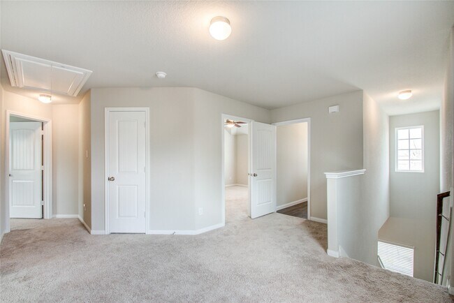 Building Photo - 2627 Hoffman Ln