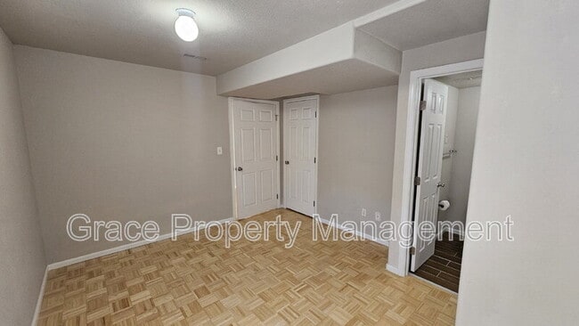 Building Photo - 325 W 116th Ave