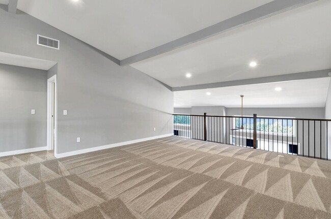 Building Photo - Stunning Remodeled 4-Bedroom Home in Exclu...