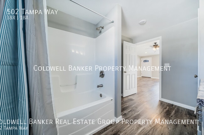 Building Photo - 502 Tampa Way