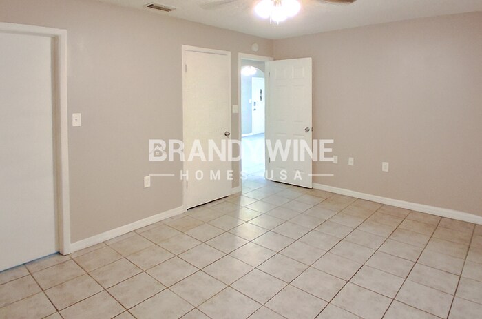 Building Photo - 9923 Woodridge Ct