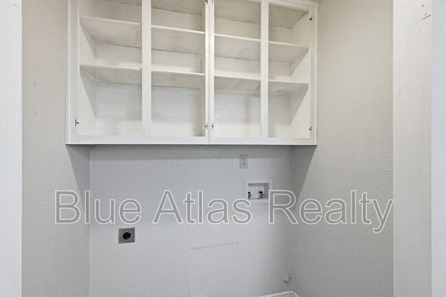 Building Photo - 3313 Gardenview Cir