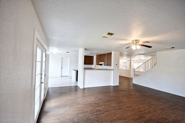 Building Photo - 858 Lincolnshire Dr