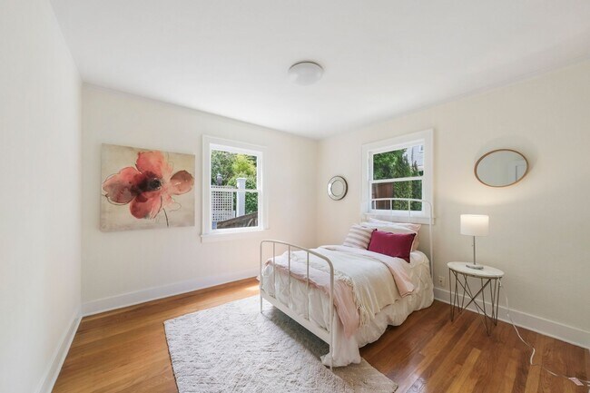 Building Photo - Charming 3BR Townhome in Seattle