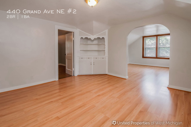 Building Photo - 440 Grand Ave NE