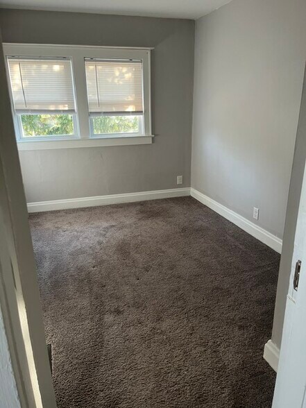 3rd bedroom - 633 S Terrace Ave