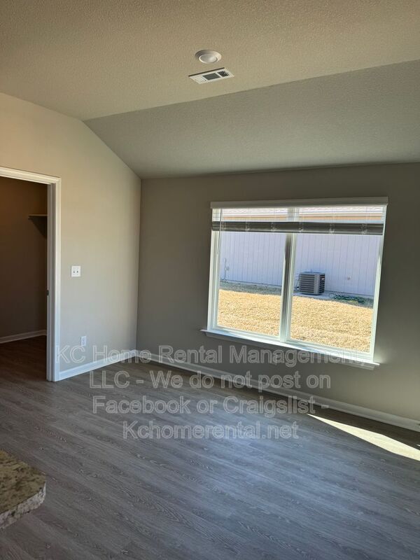 Building Photo - 8029 SE 6th Terrace