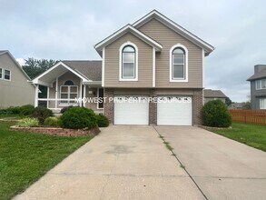 Building Photo - Stunning 3-Bedroom Home with Backyard Oasis!