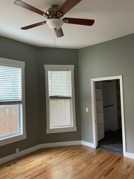 Building Photo - 1529 S Vermont Ave