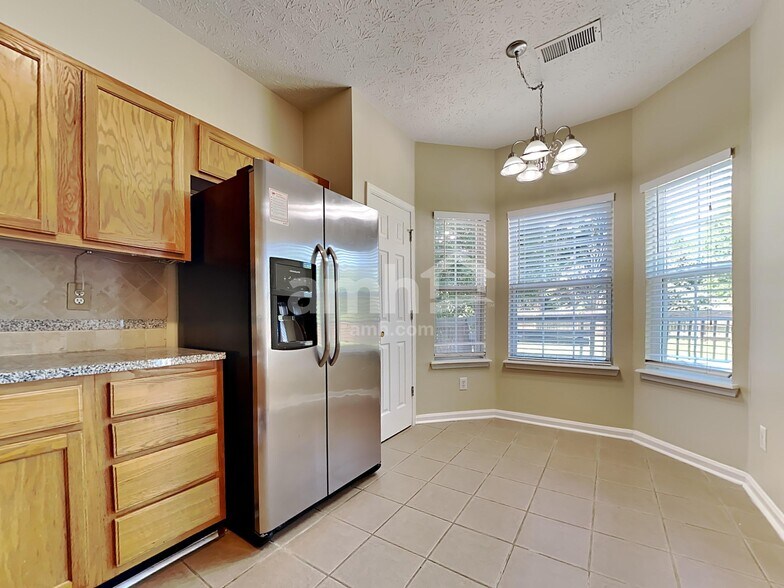 Building Photo - 4855 Lake Park Ter