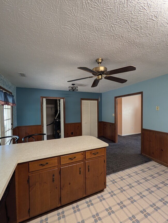 Building Photo - 693 Trails Ln