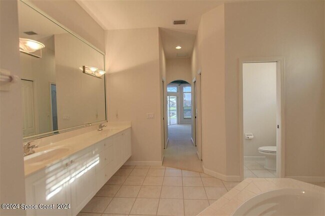 Building Photo - 2300 Brightwood Cir