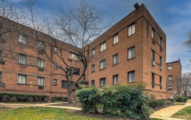 Building Photo - Affordable 2-Bedroom Apartment in Southwes...