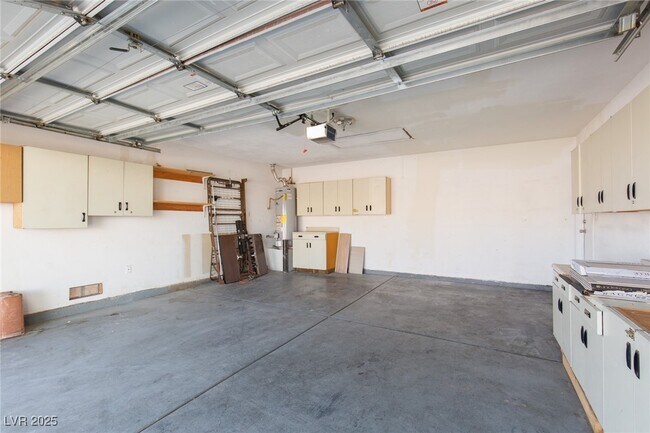 Building Photo - 8057 Broken Spur Ln