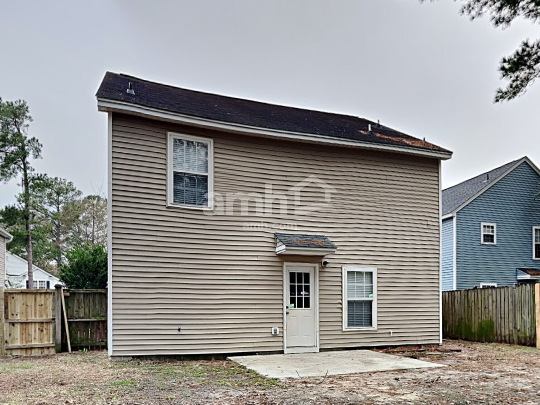 Building Photo - 8788 Red Oak Dr
