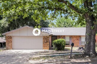 Building Photo - 3 Bedroom Pet-Friendly Home in Arlington, TX with Main Street Renewal